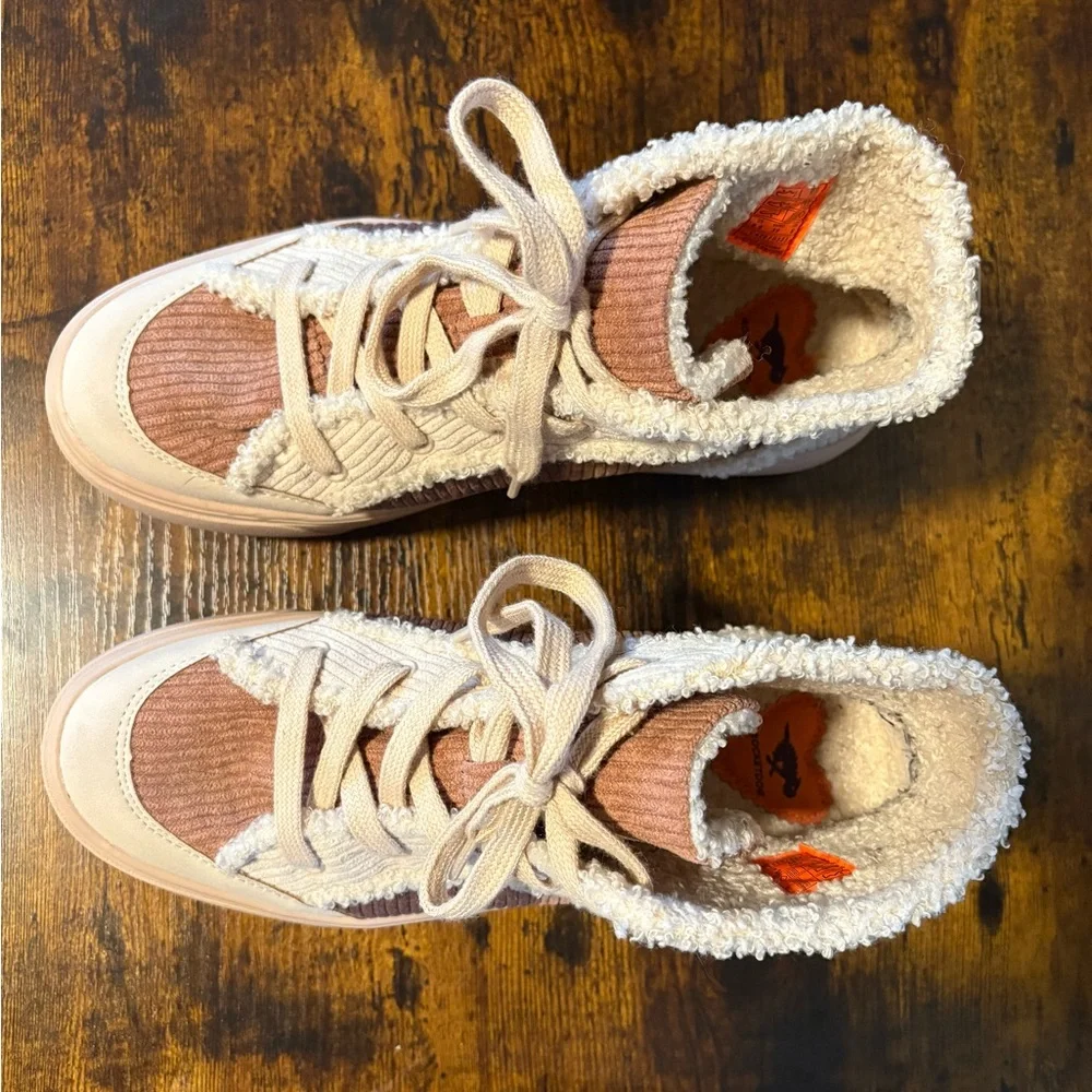 Rocket Dog “Flairio” Platform Corduroy Sneakers - Picture 6 of 9